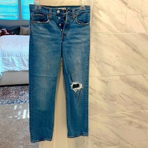 Levi’s wedgie straight distressed jean